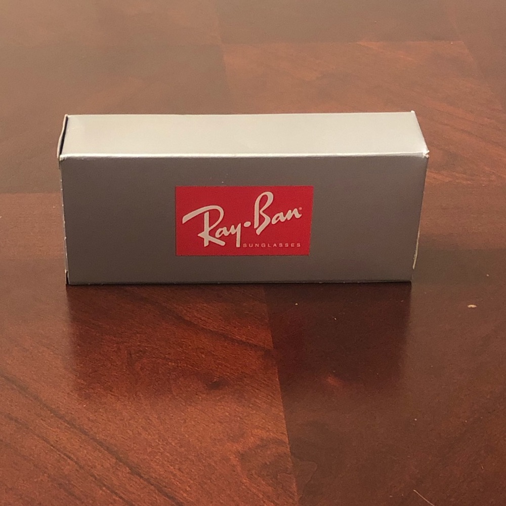 ❌ SOLD ❌ Ray-Ban 50mm Wayfarer Sunglasses - Picture 7 of 7